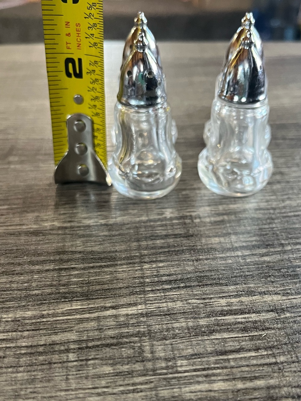 Clear Glass Salt and Pepper Shakers with Silver Tops - Set of 4. - Picture 4 of 6
